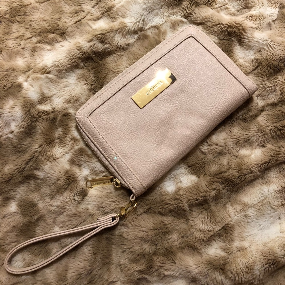 Steve Madden | Wristlet Wallet